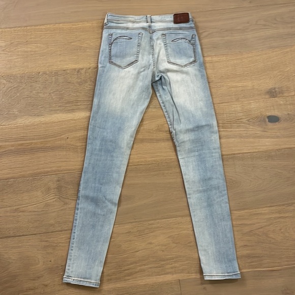 DKNY light wash jeans - Picture 5 of 6